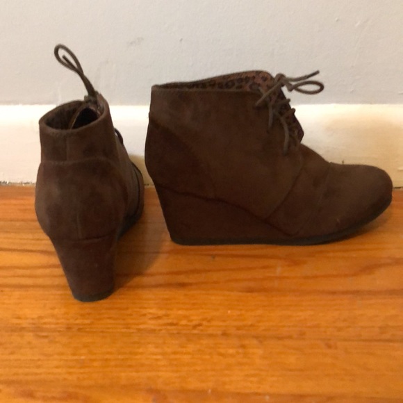 Dark brown lace up bootie - Picture 4 of 5